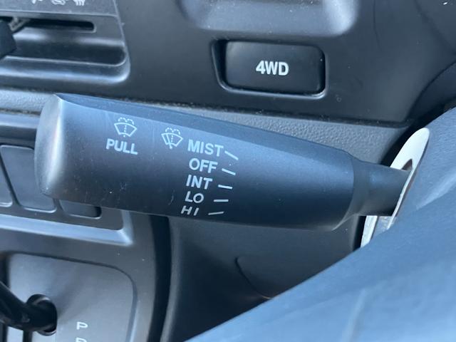 ハイゼットカーゴデッキバンＧ４ＷＤ　キーレスエントリー　マニュアルエアコン（ダイヤル式）　１２インチフルホイールキャップ　ＵＶカットガラス　電動格納ドアミラー　パワーウィンドウ（静岡県）の中古車