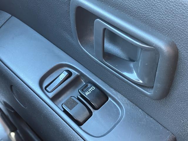 ハイゼットカーゴデッキバンＧ４ＷＤ　キーレスエントリー　マニュアルエアコン（ダイヤル式）　１２インチフルホイールキャップ　ＵＶカットガラス　電動格納ドアミラー　パワーウィンドウ（静岡県）の中古車