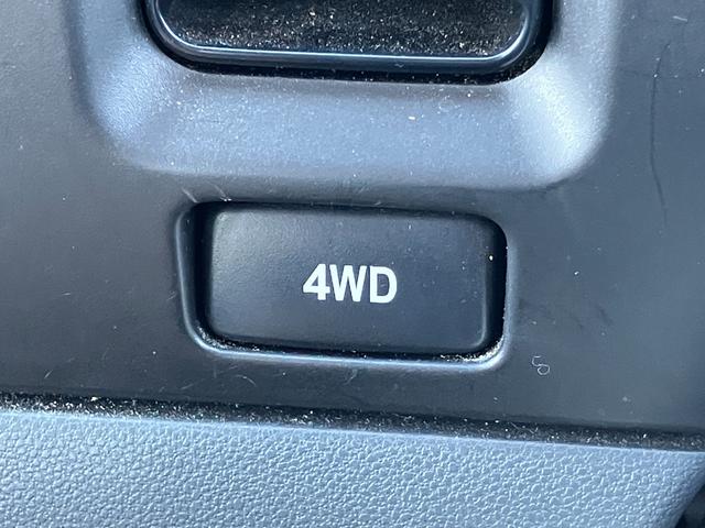 ハイゼットカーゴデッキバンＧ４ＷＤ　キーレスエントリー　マニュアルエアコン（ダイヤル式）　１２インチフルホイールキャップ　ＵＶカットガラス　電動格納ドアミラー　パワーウィンドウ（静岡県）の中古車