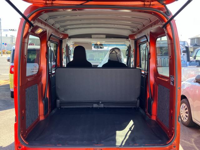 ハイゼットカーゴＤＸＣＶＴ　撥水フルファブリックシート表皮　オーバーヘッドシェルフ　アッパートレイ　キーレスエントリー　ユースフルナット（３１ヶ所）（静岡県）の中古車