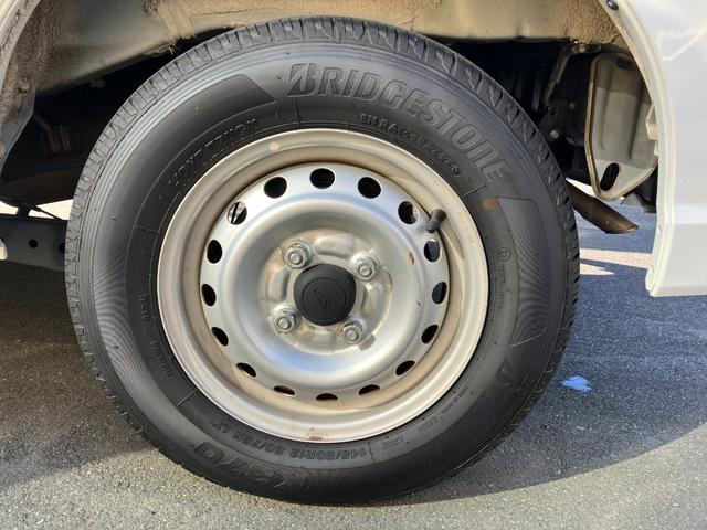 ハイゼットカーゴスペシャル２ＷＤ　４ＡＴ　マニュアルエアコン　プリントレザーシート　アッパートレイ　ユースフルナット（３１か所）（静岡県）の中古車