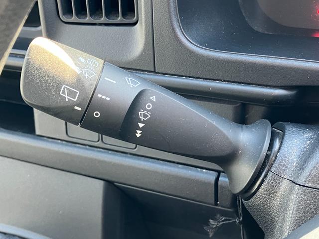 ハイゼットカーゴスペシャル２ＷＤ　４ＡＴ　マニュアルエアコン　プリントレザーシート　アッパートレイ　ユースフルナット（３１か所）（静岡県）の中古車