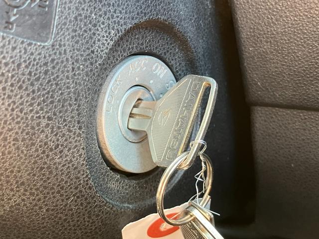 ハイゼットカーゴスペシャル２ＷＤ　４ＡＴ　マニュアルエアコン　プリントレザーシート　アッパートレイ　ユースフルナット（３１か所）（静岡県）の中古車