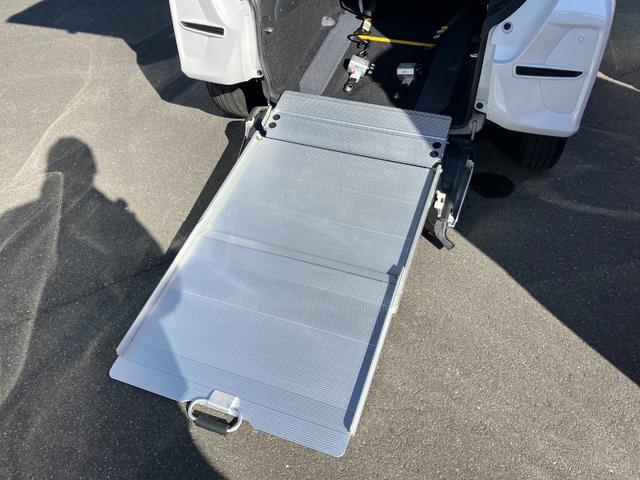 タントスローパーＸターンシート付福祉車両　１４インチフルホイールキャップ　フルＬＥＤヘッドランプ　オート格納式カラードドアミラー　左側パワースライドドア　ＴＦＴカラーマルチインフォメーションディスプレイ　フルファブリックシート（静岡県）の中古車