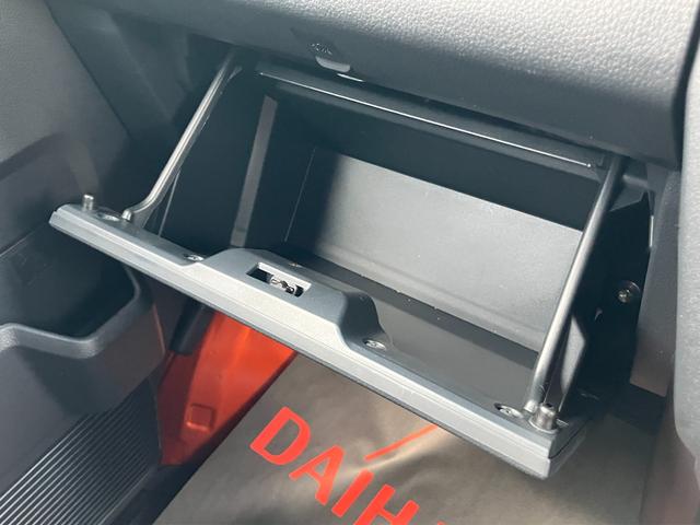 ハイゼットカーゴＤＸＣＶＴ　撥水フルファブリックシート表皮　オーバーヘッドシェルフ　アッパートレイ　キーレスエントリー　ユースフルナット（３１ヶ所）（静岡県）の中古車