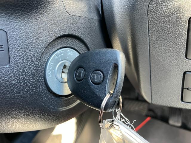 ミライースＬ　ＳＡIII１３インチフルホイールキャップ　マルチリフレクターハロゲンヘッドランプ　可倒式ドアミラー　自発光式デジタルメーターアンバーイルミネーションメーター　マニュアルエアコン（ダイヤル式）　キーレスエントリー（静岡県）の中古車