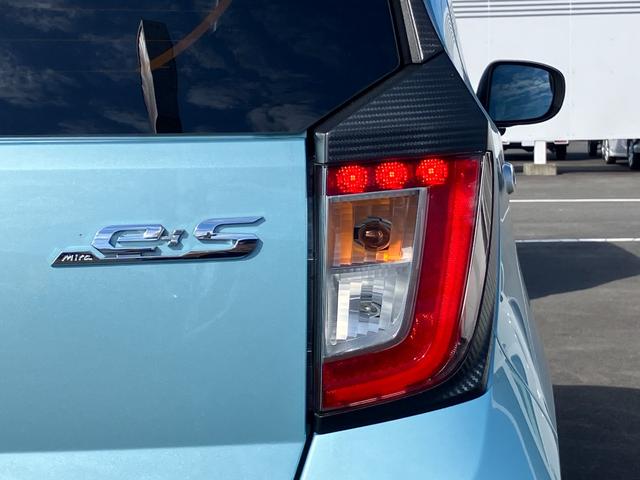 ミライースＸ　ＳＡIII１４インチフルホイールキャップ　ＬＥＤヘッドランプ　電動格納式（カラード）ドアミラー　自発光式デジタルメーターブルーイルミネーションメーター　マニュアルエアコン（ダイヤル式）　キーレスエントリー（静岡県）の中古車