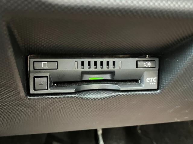 ロッキープレミアム１７インチアルミホイール　ＵＶＩＲカット遮音ガラス　フルＬＥＤヘッドランプ　キーフリーシステム　革巻きステアリングホイール　本革シフトノブ　アクティブマルチインフォメーションメーター（静岡県）の中古車