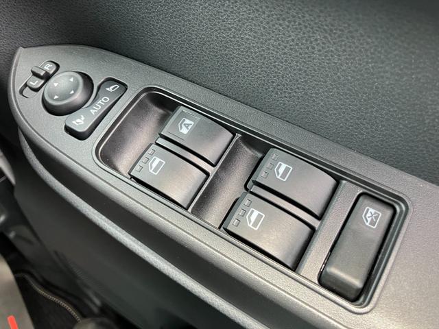 タントカスタムＸ１４インチアルミホイール　大型エアロバンパー　フルＬＥＤヘッドランプ　オート格納式カラードドアミラー　両側パワースライドドア　キーフリーシステム　プッシュボタンスタート（静岡県）の中古車