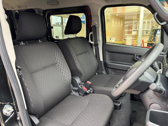 ハイゼットカーゴクルーズターボＣＶＴ　電動格納式カラードドアミラー　スーパーＵＶＩＲカットガラス（フロントウィンドウ）　１２インチフルホイールキャップ　撥水フルファヴリックシート表皮　大型ＬＥＤ荷室灯　キーフリーシステム（静岡県）の中古車