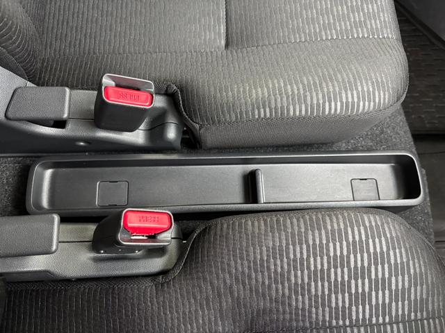 ハイゼットカーゴクルーズターボＣＶＴ　電動格納式カラードドアミラー　スーパーＵＶＩＲカットガラス（フロントウィンドウ）　１２インチフルホイールキャップ　撥水フルファヴリックシート表皮　大型ＬＥＤ荷室灯　キーフリーシステム（静岡県）の中古車