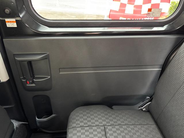 ハイゼットカーゴクルーズターボＣＶＴ　電動格納式カラードドアミラー　スーパーＵＶＩＲカットガラス（フロントウィンドウ）　１２インチフルホイールキャップ　撥水フルファヴリックシート表皮　大型ＬＥＤ荷室灯　キーフリーシステム（静岡県）の中古車