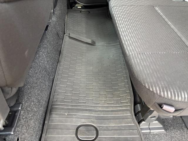 ハイゼットカーゴクルーズターボＣＶＴ　電動格納式カラードドアミラー　スーパーＵＶＩＲカットガラス（フロントウィンドウ）　１２インチフルホイールキャップ　撥水フルファヴリックシート表皮　大型ＬＥＤ荷室灯　キーフリーシステム（静岡県）の中古車