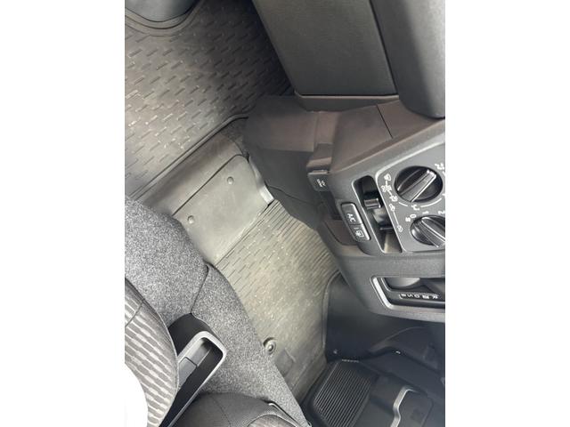 ハイゼットカーゴクルーズターボＣＶＴ　電動格納式カラードドアミラー　スーパーＵＶＩＲカットガラス（フロントウィンドウ）　１２インチフルホイールキャップ　撥水フルファヴリックシート表皮　大型ＬＥＤ荷室灯　キーフリーシステム（静岡県）の中古車