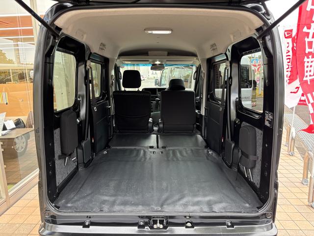 ハイゼットカーゴクルーズターボＣＶＴ　電動格納式カラードドアミラー　スーパーＵＶＩＲカットガラス（フロントウィンドウ）　１２インチフルホイールキャップ　撥水フルファヴリックシート表皮　大型ＬＥＤ荷室灯　キーフリーシステム（静岡県）の中古車