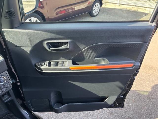 タントファンクロスターボ15インチアルミホイール キーフリーシステム プッシュボタンスタート オートエアコン(プッシュ式) フルLEDヘッドランプ オート格納式カラードドアミラー 本革巻ステアリングホイール(静岡県)の中古車