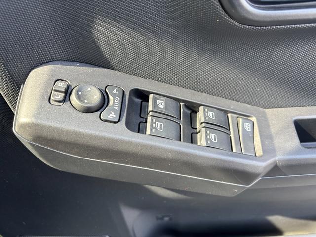 タフトG クロムベンチャー15インチアルミホイール オートレベリング機能付フルLEDヘッドランプ LEDフォグランプ 本革巻ステアリングホイール 本革巻インパネセンターシフト TFTカラーマルチインフォメーションディスプレイ(静岡県)の中古車