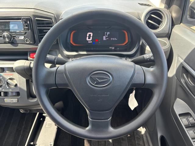 ミライースＬ　ＳＡIII１３インチフルホイールキャップ　マルチリフレクターハロゲンヘッドランプ　可倒式ドアミラー　自発光式デジタルメーターアンバーイルミネーションメーター　マニュアルエアコン（ダイヤル式）　キーレスエントリー（静岡県）の中古車