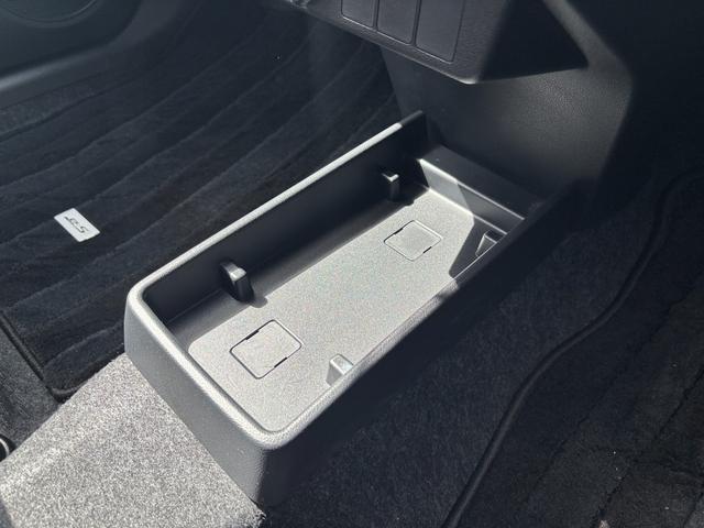 ミライースＬ　ＳＡIII１３インチフルホイールキャップ　マルチリフレクターハロゲンヘッドランプ　可倒式ドアミラー　自発光式デジタルメーターアンバーイルミネーションメーター　マニュアルエアコン（ダイヤル式）　キーレスエントリー（静岡県）の中古車