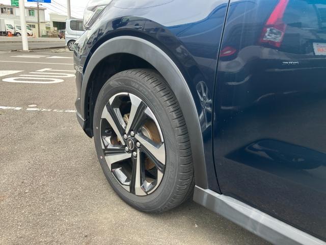 ロッキープレミアムＧ　ＨＥＶアルミホイール　ＵＶＩＲカット遮音ガラス　フルＬＥＤヘッドランプ　運転席・助手席シートヒーター　革巻きステアリングホイール　本革シフトノブ　アクティブマルチインフォメーションメーター（静岡県）の中古車