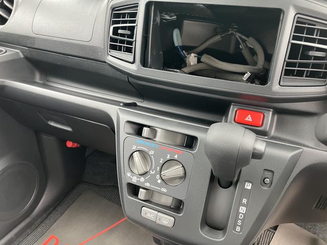 ミライースＬ　ＳＡIII１３インチフルホイールキャップ　マルチリフレクターハロゲンヘッドランプ　可倒式ドアミラー　自発光式デジタルメーターアンバーイルミネーションメーター　マニュアルエアコン（ダイヤル式）　キーレスエントリー（静岡県）の中古車