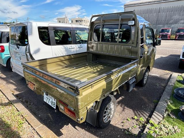 ハイゼットトラックジャンボＳＡIIIｔ２ＷＤ　４ＡＴ　シートスライド＆リクライニング機構　荷台ステップ　オーバーヘッドシェルフ　マニュアルエアコン（静岡県）の中古車