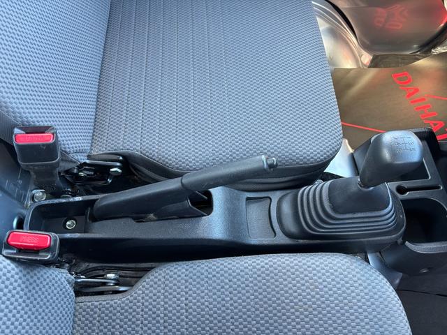 ハイゼットトラックエクストラＳＡIIIｔ２ＷＤ　ＭＴ　キーフリーシステム　マニュアルエアコン　パワーステアリング　パワーウィンドウ　ＵＶカットガラス　ハロゲンヘッドライト（静岡県）の中古車