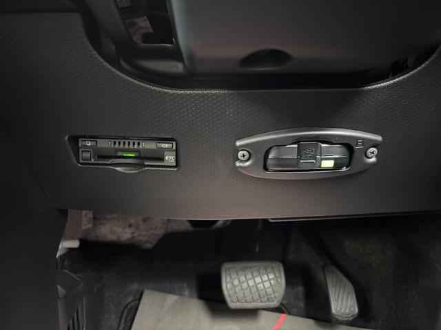 タントカスタムRS15インチアルミホイール キーフリーシステム プッシュボタンスタート オートエアコン(プッシュ式) フルLEDヘッドランプ オート格納式カラードドアミラー 本革巻ステアリングホイール(静岡県)の中古車