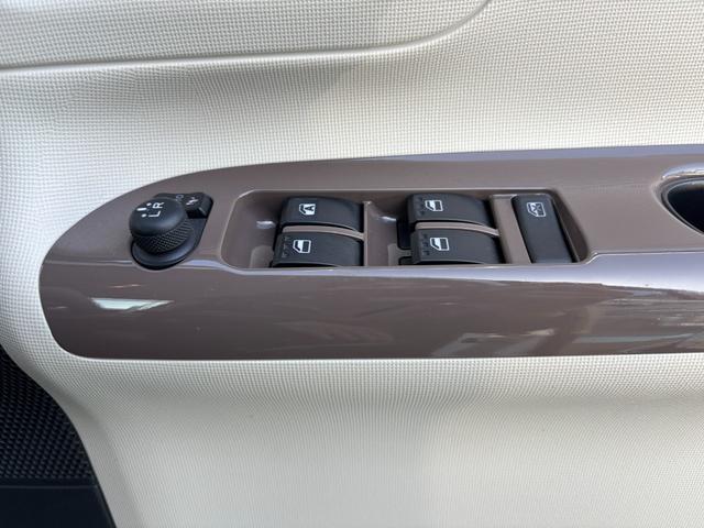 ムーヴキャンバスGメイクアップVS SAIII14インチフルホイールキャップ LEDヘッドランプ キーフリーシステム 両側パワースライドドア オートエアコン(プッシュ式) オートライト 置きラクボックス(静岡県)の中古車