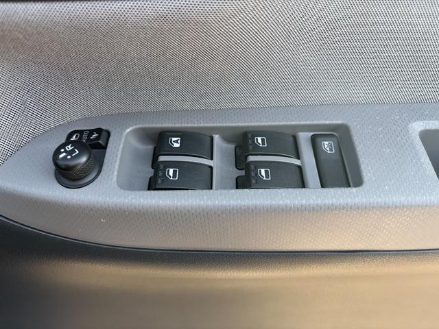 キャストアクティバＸ　リミテッド　ＳＡIIIシートヒーター（運転席・助手席）　１５インチフルホイールキャップ　マルチリフレクターハロゲンヘッドランプ　ウレタンステアリングホイール　フロントパーソナルランプ（静岡県）の中古車