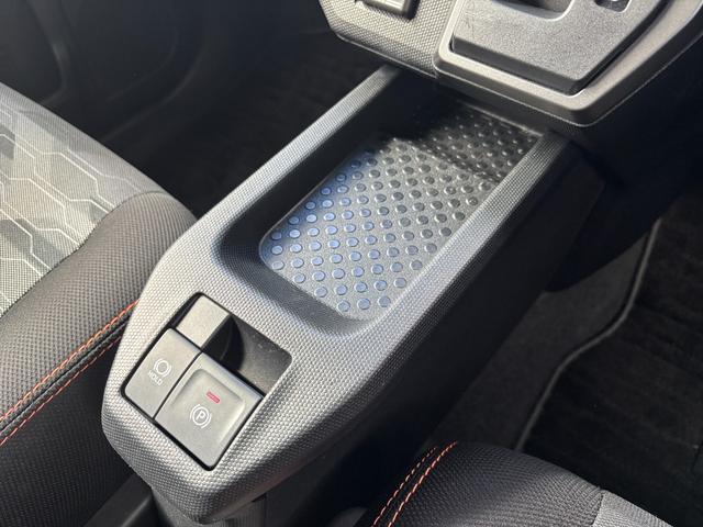 タフトＧ１５インチアルミホイール　オートレベリング機能付フルＬＥＤヘッドランプ　ＬＥＤフォグランプ　本革巻ステアリングホイール　本革巻インパネセンターシフト　ＴＦＴカラーマルチインフォメーションディスプレイ（静岡県）の中古車