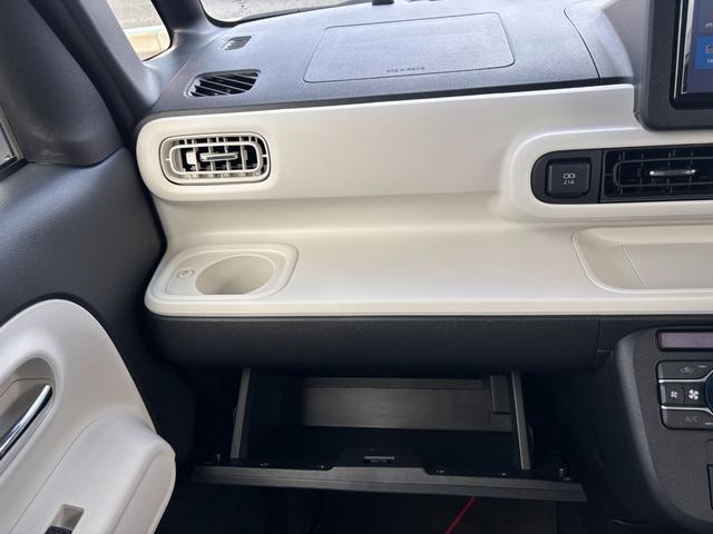 ムーヴキャンバスストライプスＧ１４インチフルホイールキャップ　ＬＥＤヘッドランプ　ＬＥＤフォグランプ　ホっとカップホルダー　両側パワースライドドア　キーフリーシステム　プッシュボタンスタート　ＵＶカットガラス（静岡県）の中古車