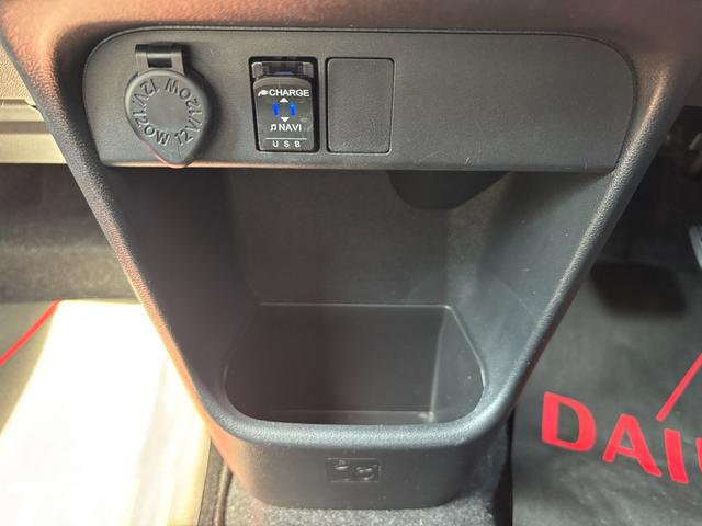 ムーヴキャンバスＧホワイトアクセントＶＳ　ＳＡIII１４インチフルホイールキャップ　ＬＥＤヘッドランプ　キーフリーシステム　両側パワースライドドア　オートエアコン（プッシュ式）　オートライト　置きラクボックス（静岡県）の中古車