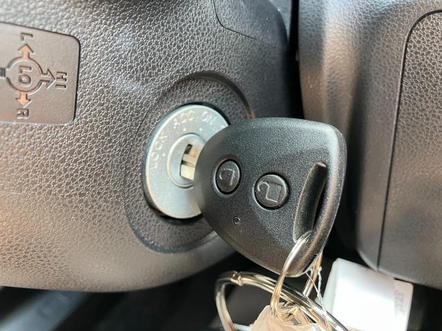ミライースＬ　ＳＡIII１３インチフルホイールキャップ　マルチリフレクターハロゲンヘッドランプ　可倒式ドアミラー　自発光式デジタルメーターアンバーイルミネーションメーター　マニュアルエアコン（ダイヤル式）　キーレスエントリー（静岡県）の中古車