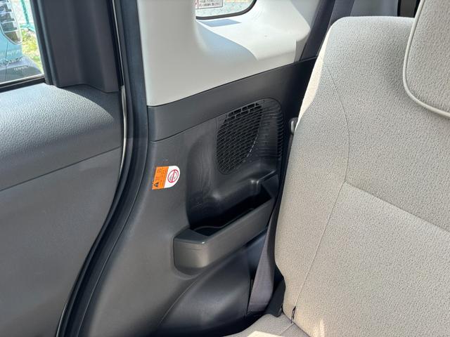 ムーヴキャンバスＧメイクアップリミテッド　ＳＡIII１４インチフルホイールキャップ　ＬＥＤヘッドランプ　キーフリーシステム　両側パワースライドドア　オートエアコン（プッシュ式）　オートライト　置きラクボックス（静岡県）の中古車