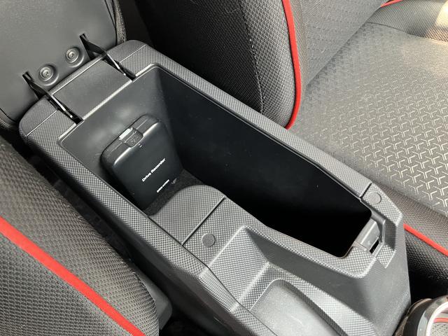 ロッキーＧ１７インチアルミホイール　ＵＶＩＲカット遮音ガラス　フルＬＥＤヘッドランプ　運転席・助手席シートヒーター　ウレタンステアリングホイール　本革シフトノブ　アクティブマルチインフォメーションメーター（静岡県）の中古車