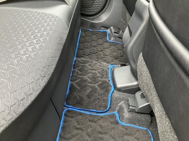 ロッキープレミアムＧ　ＨＥＶ１７インチアルミホイール　ＵＶＩＲカット遮音ガラス　フルＬＥＤヘッドランプ　キーフリーシステム　革巻きステアリングホイール　本革シフトノブ　アクティブマルチインフォメーションメーター（静岡県）の中古車
