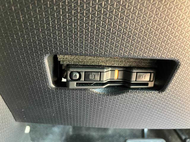 タントカスタムＸ１４インチアルミホイール　大型エアロバンパー　フルＬＥＤヘッドランプ　オート格納式カラードドアミラー　両側パワースライドドア　キーフリーシステム　プッシュボタンスタート（静岡県）の中古車