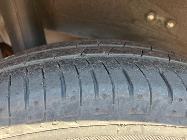 ミライースＬ　ＳＡIII１３インチフルホイールキャップ　マルチリフレクターハロゲンヘッドランプ　可倒式ドアミラー　自発光式デジタルメーターアンバーイルミネーションメーター　マニュアルエアコン（ダイヤル式）　キーレスエントリー（静岡県）の中古車