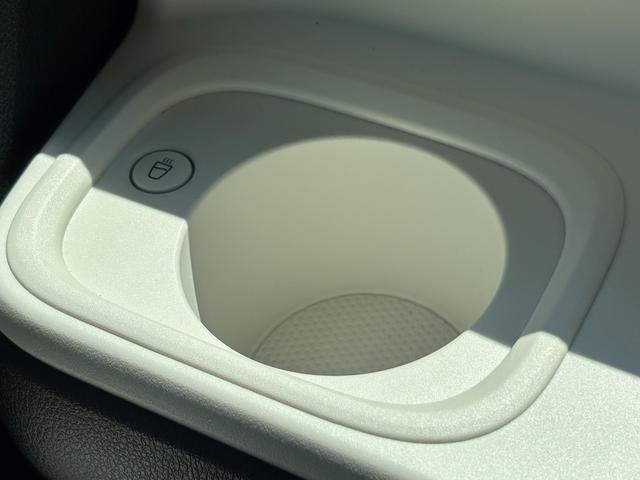 ムーヴキャンバスストライプスＧ１４インチフルホイールキャップ　ＬＥＤヘッドランプ　ＬＥＤフォグランプ　ホっとカップホルダー　両側パワースライドドア　キーフリーシステム　プッシュボタンスタート　ＵＶカットガラス（静岡県）の中古車