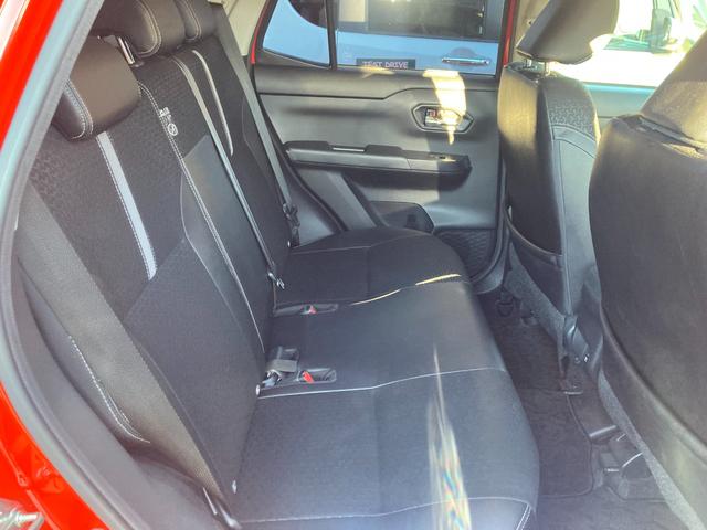 ロッキープレミアムG HEV17インチアルミホイール UVIRカット遮音ガラス フルLEDヘッドランプ キーフリーシステム 革巻きステアリングホイール 本革シフトノブ アクティブマルチインフォメーションメーター(静岡県)の中古車