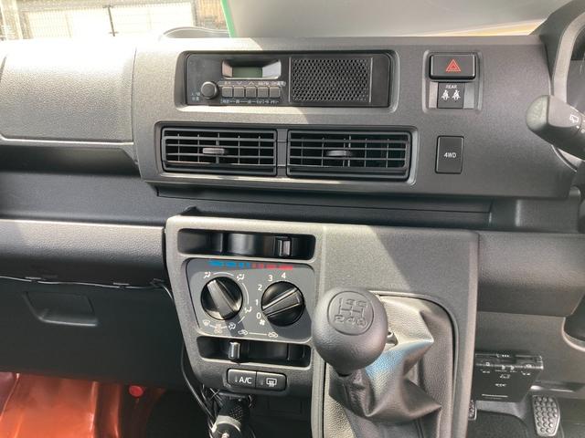 ハイゼットカーゴＤＸＭＴ　４ＷＤ　撥水フルファブリックシート表皮　オーバーヘッドシェルフ　アッパートレイ　キーレスエントリー　ユースフルナット（３１ヶ所）（静岡県）の中古車