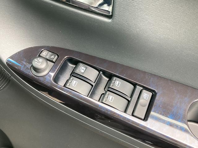 タントカスタムＲＳ　トップエディションＶＳ　ＳＡIII１５インチアルミホイール　大型エアロバンパー　ＬＥＤヘッドランプ　オート格納式カラードドアミラー　本革巻ステアリングホイール　両側パワースライドドア（静岡県）の中古車