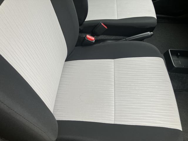 ミライースＬ　ＳＡIII１３インチフルホイールキャップ　マルチリフレクターハロゲンヘッドランプ　可倒式ドアミラー　自発光式デジタルメーターアンバーイルミネーションメーター　マニュアルエアコン（ダイヤル式）　キーレスエントリー（静岡県）の中古車