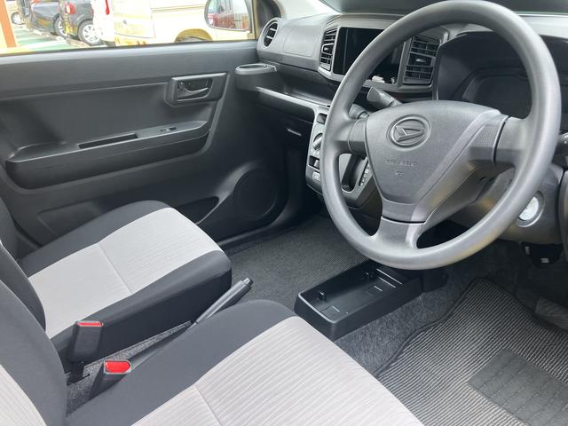 ミライースＬ　ＳＡIII１３インチフルホイールキャップ　マルチリフレクターハロゲンヘッドランプ　可倒式ドアミラー　自発光式デジタルメーターアンバーイルミネーションメーター　マニュアルエアコン（ダイヤル式）　キーレスエントリー（静岡県）の中古車