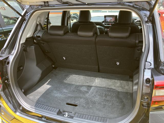 ロッキープレミアムＧ　ＨＥＶ１７インチアルミホイール　ＵＶＩＲカット遮音ガラス　フルＬＥＤヘッドランプ　キーフリーシステム　革巻きステアリングホイール　本革シフトノブ　アクティブマルチインフォメーションメーター（静岡県）の中古車