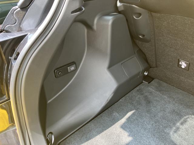 ロッキープレミアムＧ　ＨＥＶ１７インチアルミホイール　ＵＶＩＲカット遮音ガラス　フルＬＥＤヘッドランプ　キーフリーシステム　革巻きステアリングホイール　本革シフトノブ　アクティブマルチインフォメーションメーター（静岡県）の中古車