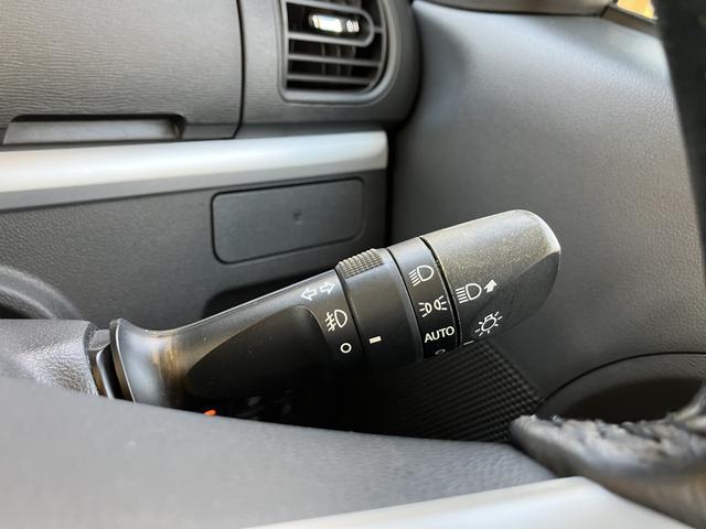 タントカスタムＲＳ　トップエディションリミテッドＳＡIII１５インチアルミホイール　大型エアロバンパー　ＬＥＤヘッドランプ　オート格納式カラードドアミラー　本革巻ステアリングホイール　両側パワースライドドア（静岡県）の中古車