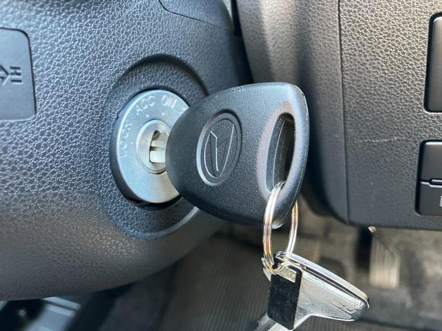 ミライースＬ　ＳＡIII１３インチフルホイールキャップ　マルチリフレクターハロゲンヘッドランプ　可倒式ドアミラー　自発光式デジタルメーターアンバーイルミネーションメーター　マニュアルエアコン（ダイヤル式）　キーレスエントリー（静岡県）の中古車