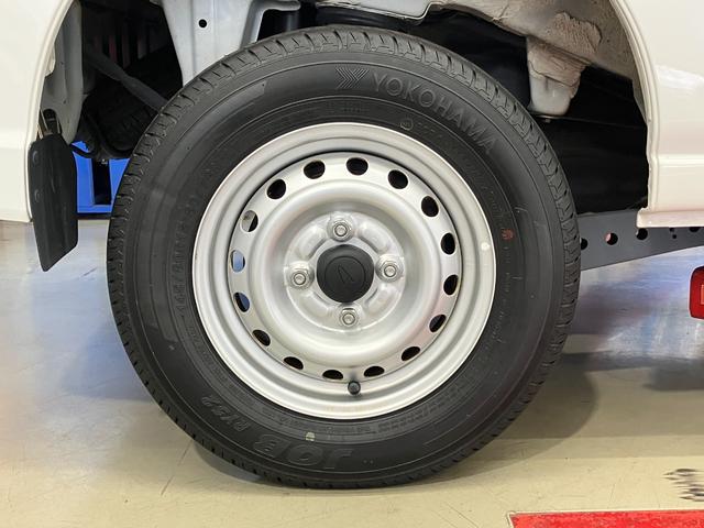 ハイゼットカーゴＤＸ　登録遅れ２ＷＤ　ＭＴ車　キーレスエントリー　パワーウィンドウ　マニュアルエアコン　スモークドガラス　フルファブリックシート　オーバーヘッドシェルフ（静岡県）の中古車